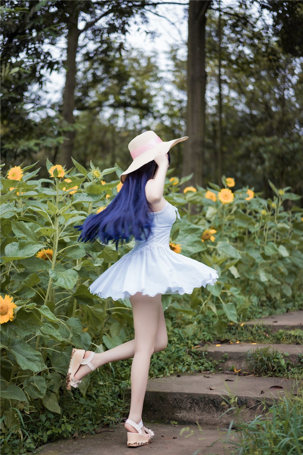 撕裂幻象记:当红明星密会秘密情人,黑料全程曝光撕裂虚假形象内幕